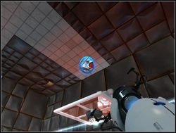 Stwórz niebieski portal w suficie nad platformą, a pomarańczowy w ścianie lub podłodze tam, gdzie stoisz - Pomieszczenie testowe nr 13 | Portal - Portal - poradnik do gry