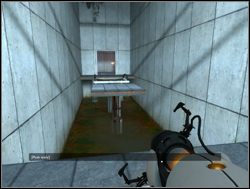 Teraz przejdź przez drzwi i skręć, a dotrzesz do pomieszczenia ze zbiornikiem trującej cieczy i ruchomymi platformami - Pomieszczenie testowe nr 14 | Portal - Portal - poradnik do gry