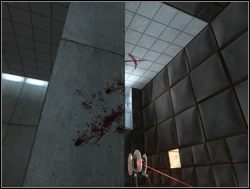 Kucając, ostrożnie zbliż się do wejścia do tunelu i stwórz portal w suficie bezpośrednio nad wieżyczką (w miejscu zaznaczonym czerwonym krzyżykiem) - Pomieszczenie testowe nr 16 | Portal - Portal - poradnik do gry