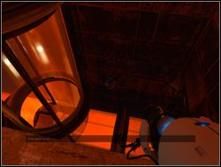 Znak na ścianie pokieruje cię w dół, do szklanej tuby - Pomieszczenie testowe nr 19 (cz.2) | Portal - Portal - poradnik do gry