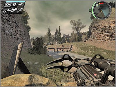 Po wyeliminowaniu wszystkich widocznych wrogów wróć się do quada i wjedź na ukazane na screenie wzniesienie - Etap 12 - Road Trip cz.1 | TimeShift - TimeShift - poradnik do gry