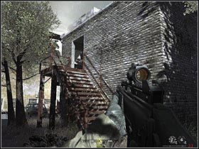 W trakcie pościgu za Zachajewem, będziesz kluczyć pomiędzy budynkami w wiosce - Grzechy ojca | Materiały wywiadowcze | Call of Duty 4 Modern Warfare - Call of Duty 4: Modern Warfare - poradnik do gry