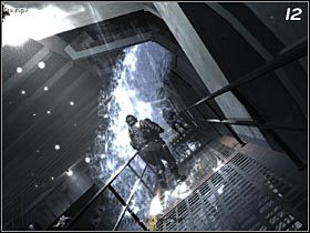Gdy dotrzesz do drugiej ładowni, statek zostanie trafiony przez wrogie rakiety i zacznie tonąć - Zbędna załoga | Solucja Call of Duty 4: Modern Warfare - Call of Duty 4: Modern Warfare - poradnik do gry