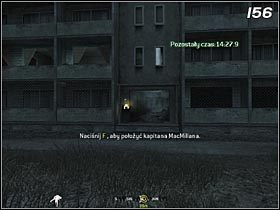 Zabiwszy wrogów, podnieś kapitana i wejdź do kolejnego budynku (#156) - Jeden strzał, jeden trup | Solucja Call of Duty 4: Modern Warfare - Call of Duty 4: Modern Warfare - poradnik do gry