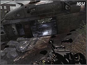 Gdy usłyszysz kolejny rozkaz od swoich kompanów, skieruj się do tawerny (#165) w centrum wioski - Gorączka | Solucja Call of Duty 4: Modern Warfare - Call of Duty 4: Modern Warfare - poradnik do gry