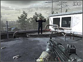 Po dotarciu do zrujnowanej części budynku, schowaj się za jedną ze ścian (#187) i poczekaj aż śmigłowiec zabije strzelających do Ciebie wrogów - Grzechy ojca | Solucja Call of Duty 4: Modern Warfare - Call of Duty 4: Modern Warfare - poradnik do gry