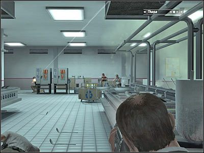 Po zbliżeniu się do prowadzących na zewnątrz drzwi otrzymasz ostrzeżenie, iż teren ten monitorowany jest przez snajperów - Rozdział 8 - Breakout cz.4 | Kane & Lynch Dead Men - Kane & Lynch: Dead Men - poradnik do gry