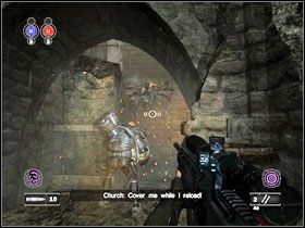 Ponownie wejdź do kolejnego pomieszczenia, idąc korytarzami po raz kolejny znajdziesz się na otwartej przestrzeni - Out of the Frying Pan... | The Crusades, 1213 | Clive Barkers Jericho - Clive Barkers Jericho - poradnik do gry