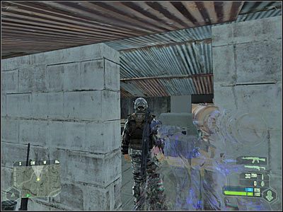 Na sam koniec zostaw sobie dwóch przeciwników stojących niedaleko wejścia do tego kompleksu - Crysis: Misja 2, Recovery - Połączenie się z siecią danych armii - solucja - Crysis - poradnik do gry