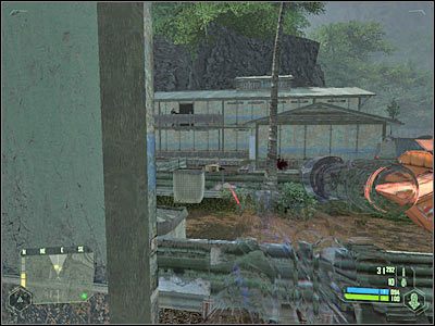 Po zabiciu wszystkich widocznych wrogów skieruj się w stronę pomarańczowych kontenerów, aby docelowo zbliżyć się do pokazanego na screenie południowego wejścia do budynku - Crysis: Misja 6, Awakening - Zdobycie danych wywiadowczych cz.2 - solucja - Crysis - poradnik do gry