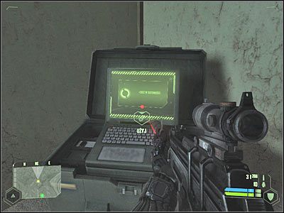 Zanim zajmiesz się wykonaniem głównego zadania, proponowałbym udać się na balkonik, a następnie, używając zwiększenia siły, przeskoczyć na dach tego budynku - Crysis: Misja 6, Awakening - Zdobycie danych wywiadowczych cz.2 - solucja - Crysis - poradnik do gry