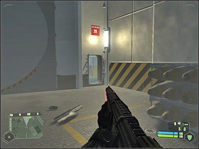 Dotrzesz do miejsca, w którym bronią się sojuszniczy żołnierze - Crysis: Misja 11, Reckoning - Dotarcie na pokład startowy cz.2 - solucja - Crysis - poradnik do gry