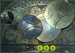 Wewnątrz krypty podejdź do obrotowych kamieni w posadzce i naciskając w odpowiedniej kolejności przyciski pod spodem (patrz rysunek), obróć je we właściwe pozycje - Rozdział V - Ujawnienie tajemnicy (Wenecja) | Belief & Betrayal Medalion Judasza - Belief & Betrayal: Medalion Judasza - poradnik do gry