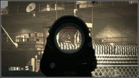 Najskuteczniejszym sposobem jest wspięcie się po kamiennej ścieżce do jej końca (lewe zdjęcie) i będąc częściowo osłoniętym od kul rozpocząć ostrzał za pomocą karabinu snajperskiego - Poradnik do gry - IRAQ - Liberators (cz.1) | BlackSite Area 51 - BlackSite: Area 51 - poradnik do gry