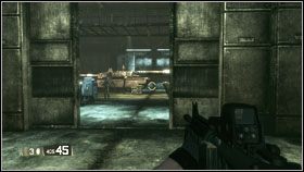 Dotrzesz do większego pomieszczenia z kilkoma czołgami - IRAQ - Bunker Busters | BlackSite Area 51 - BlackSite: Area 51 - poradnik do gry