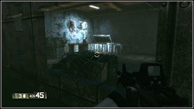 Pierwszy bonus znajduje się tuż po starcie etapu, wystarczy skierować się do małego pomieszczenia po prawej (oświetlonego niebieskim światłem - prawe zdjęcie) i podnieś przedmiot z biurka - IRAQ - Bunker Busters (bonusy) | BlackSite Area 51 - BlackSite: Area 51 - poradnik do gry