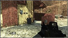 Po pokonaniu oponentów (bonus ) skieruj się do męskiej ubikacji (lewy budynek), a następnie przejdź przez znajdującą się tam wyrwę w ścianie - QUARANTINE - Targets of Opportunity | BlackSite Area 51 - BlackSite: Area 51 - poradnik do gry