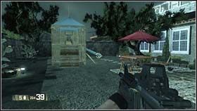 Kolejne podwórko jest całkowicie bezpieczne (bonus ), pokonaj je przechodząc po niebieskiej ślizgawce i przeskakując nad murem - RACHEL - Eminent Domain | BlackSite Area 51 - BlackSite: Area 51 - poradnik do gry