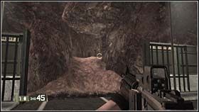 Gdy wreszcie będziesz mógł udać się w dalszą drogę, pobiegnij w kierunku bramy za zniszczonym dachem od stacji paliwowej - COUNTER-INSURGENCY - Cut and Run | BlackSite Area 51 - BlackSite: Area 51 - poradnik do gry