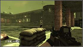 W ten sposób trafisz na rozległy plac, pomiędzy kilkoma budynkami - TOPSIDE - New S#!%... | BlackSite Area 51 - BlackSite: Area 51 - poradnik do gry