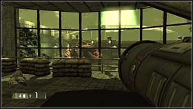 Wbiegamy na piętro i oddajemy pierwszy strzał przez wielką szybę, gdy wróg odsłania słabe punkty - TOPSIDE - New S#!%... | BlackSite Area 51 - BlackSite: Area 51 - poradnik do gry