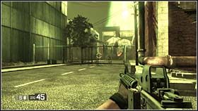 Gdy monstrum przejdzie do historii, wyjdź na plac pomiędzy budynkami i skieruj się do bramy, koło której stacjonują pozostali członkowie oddziału - TOPSIDE - New S#!%... | BlackSite Area 51 - BlackSite: Area 51 - poradnik do gry