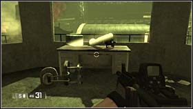 Jeśli jednak nie posiadasz rakiet głowa do góry, na pobliskiej arenie znajdziesz kilka, a dokładnie 4 - TOPSIDE - Stay the Course | BlackSite Area 51 - BlackSite: Area 51 - poradnik do gry