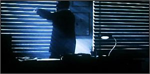 Następnie odwiedzimy gabinet tajemniczego pana Lamba, który zdaje się kierować całą sprawą - Zaczynamy! | Alone in the Dark Koszmar powraca - Alone in the Dark: Koszmar powraca - poradnik do gry