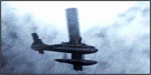 Akcja przenosi się do samolotu za pomocą którego Edward Carnby i Aline Cedrac zamierzają dostać się na Wyspę Cieni - Zaczynamy! | Alone in the Dark Koszmar powraca - Alone in the Dark: Koszmar powraca - poradnik do gry