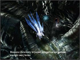 Na całe szczęście możesz korzystać z efektywnego pistoletu energetycznego, który potrafi razić wielu przeciwników na raz, oraz doładowywać ładowarkę za pomocą świetlistych kryształów, które także pojawiają się przez cały czas - Świat Mroku (1) | Edward Carnby | Alone in the Dark Koszmar powraca - Alone in the Dark: Koszmar powraca - poradnik do gry