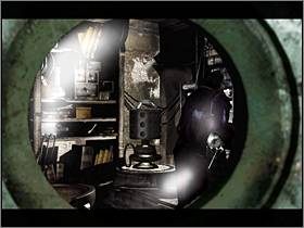 Na końcu korytarza zabierz apteczkę i zajrzyj przez wizjer w drzwiach - Posiadłość Mortonów (3) | Aline Cedrac | Alone in the Dark Koszmar powraca - Alone in the Dark: Koszmar powraca - poradnik do gry