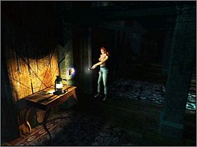 Zejdź schodami w dół i rozejrzyj się po ścianach w poszukiwaniu włącznika światła - Posiadłość Mortonów (5) | Aline Cedrac | Alone in the Dark Koszmar powraca - Alone in the Dark: Koszmar powraca - poradnik do gry
