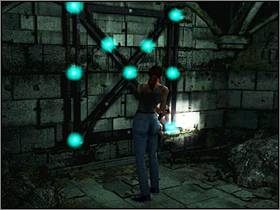 Połącz latarkę z metalową pokrywą , a otrzymasz latarkę z osłoną , która daje bardzo wąski snop światła - Tereny wokół Posiadłości (2) | Aline Cedrac | Alone in the Dark Koszmar powraca - Alone in the Dark: Koszmar powraca - poradnik do gry