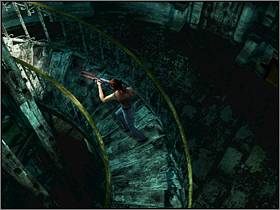 Zanim wejdziesz po schodach na górę, nie zapomnij zabrać metalowego półpierścienia - Fort (4) | Aline Cedrac | Alone in the Dark Koszmar powraca - Alone in the Dark: Koszmar powraca - poradnik do gry