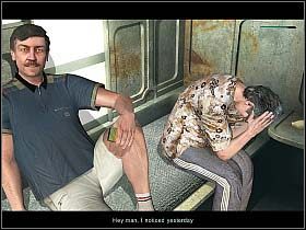 Na rozciągającej się za Niemcem łące również rośnie wyschnięta trawa oraz leżą patyki i kamienie - Dzień pierwszy (cz.2) | Reprobates U Bram Śmierci - Reprobates: U Bram Śmierci - poradnik do gry