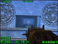 Sekret #4: Płynąc do prawej części jeziorka zauważymy po prawej ciemny fragment ściany - 12: Karnak | Serious Sam Pierwsze starcie - Serious Sam: Pierwsze starcie - poradnik do gry