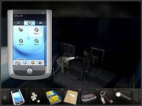 Wszedłszy do środka, kieruje się w stronę drzwi wyjściowych (kliknij kursor wskazujący dół ekranu, żeby zmienić perspektywę) - Poniedziałek, wieczór (cz.1) | Rozdział 2 - Rany | Overclocked - Overclocked: Historia o przemocy - poradnik do gry