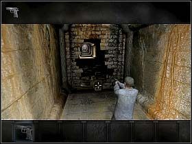 Młody mężczyzna znajduje się w podziemnym betonowym korytarzu - Poniedziałek, przedpołudnie (cz.1) | Rozdział 2 - Rany | Overclocked - Overclocked: Historia o przemocy - poradnik do gry