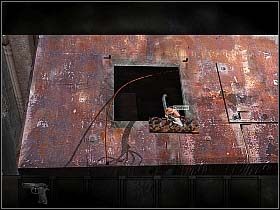 W tej sytuacji pacjentka wyłącza reflektor czerwonym guzikiem i odkręca - widoczne w rogach klapki z przyciskami - nakrętki (wystarczy kliknąć jedną z nich) przymocowujące ją do panelu - Poniedziałek, wieczór (cz.4) | Rozdział 2 - Rany | Overclocked - Overclocked: Historia o przemocy - poradnik do gry