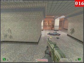 Zejdź schodami po prawej (na końcu, na prawej ścianie będzie wisiała apteczka) a dalej skieruj się na schody po lewej - Misja 01 - Nowy Jork | Opis przejścia Soldier of Fortune - Soldier of Fortune - poradnik do gry