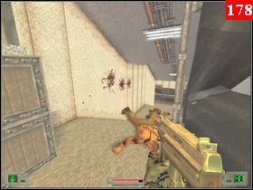 Przejdź przez drzwi po lewej i później prosto przez wydostającą się parę, zalicz kolejne drzwi na wprost (uważaj goście wysadzą beczkę) i niedługo następne - Misja 06 - Nowy Jork | Opis przejścia Soldier of Fortune - Soldier of Fortune - poradnik do gry