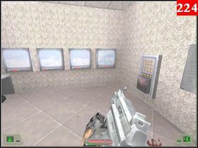 Idź tą drogo prosto przed siebie, w miejscu z mostem na górze skręć w prawo a następnie w lewo (jak pójdziesz prosto, w kontenerze na końcu znajdziesz apteczkę) i wejdź do budynku z drzwiami po tej samej stronie - Misja 08 - Japonia | Opis przejścia Soldier of Fortune - Soldier of Fortune - poradnik do gry