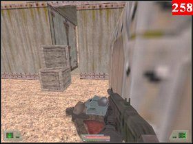Wejdź do budynku i dotrzyj na zewnątrz wyjściem po lewej stronie, następnie zejdź po drabinie i przedostań się na drugi plac korytarzem - Misja 09 - Irak | Opis przejścia Soldier of Fortune - Soldier of Fortune - poradnik do gry