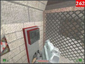 Teraz przejdź przez bramę, którą sobie otworzyłeś, wyjdź po drabinie i ruszaj na lewo, a następnie przepraw się przez drzwi na wielki plac - Misja 09 - Irak | Opis przejścia Soldier of Fortune - Soldier of Fortune - poradnik do gry