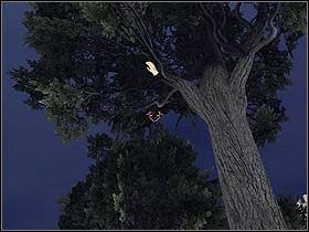 Na wprost nich rozciąga się trawnik, w centrum którego stoi White Tower - Noc z 15 na 16 lipca 1895 cz.1 - Sherlock Holmes kontra Arsene Lupin - poradnik do gry