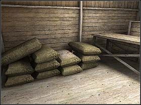 Na początek kieruje w prawo i stwierdza, że skradziono plandekę ze sterty szarych cegłówek, która teraz pozostaje nieosłonięta pomiędzy dwiema innymi - zabezpieczonymi płachtami - Noc z 16 na 17 lipca 1895 cz.1 - Sherlock Holmes kontra Arsene Lupin - poradnik do gry