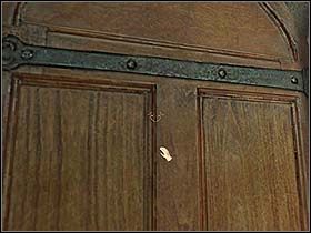 Postanawia wykorzystać do tego drzwi i śrubokrętem odczepia je od obu (górnego i dolnego) zawiasów - Noc z 18 na 19 lipca 1895 cz.4 - Sherlock Holmes kontra Arsene Lupin - poradnik do gry