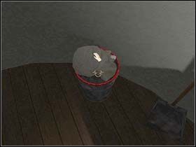 Holmes zagląda tam i bada umocowaną po lewej lampę - 15 lipca 1895 cz.3 - Sherlock Holmes kontra Arsene Lupin - poradnik do gry