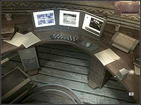 Teraz przechodzi w głąb gabinetu (w prawo i w dół ekranu), gdzie na dziobie drewnianej wkomponowanej w podłogę łodzi architekt ma swoje stanowisko pracy - Dzień pierwszy (piątek, 9 czerwca) cz.4 | Sinking Island - Sinking Island - poradnik do gry