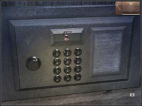 Z jadalni tradycyjnie wyciąga Norma telefon od żony, który ten odbiera już w swoim apartamencie - Dzień drugi (sobota, 10 czerwca) cz.4 | Sinking Island - Sinking Island - poradnik do gry